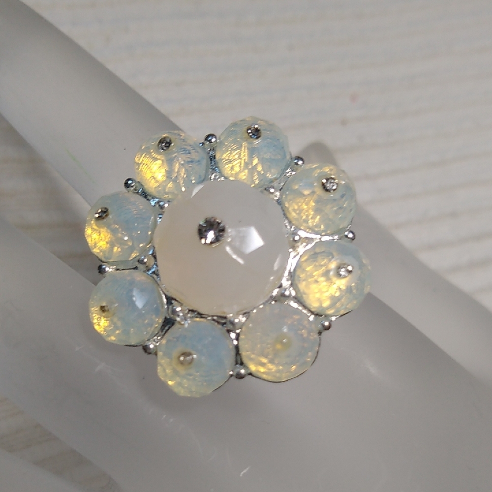 Milky flower w-glittery-twinkle stretchy statement ring